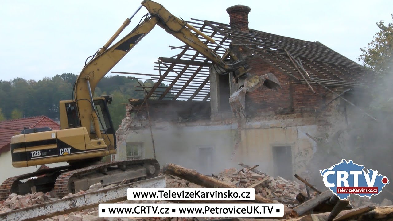Petrovice u Karviné - Demolice chátrajících stoletých domů  www.TelevizeKarvinsko.cz