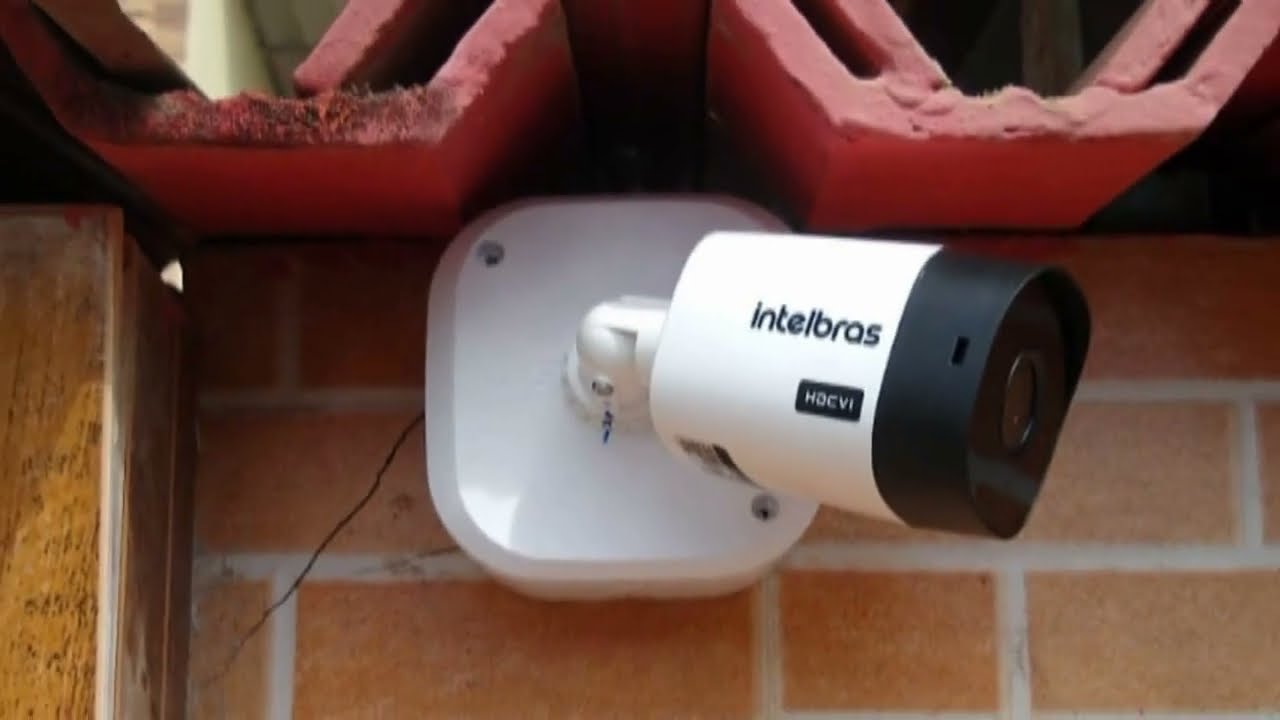 Instalando Câmeras de Segurança -  Câmera fixada na própria caixa do conectores .