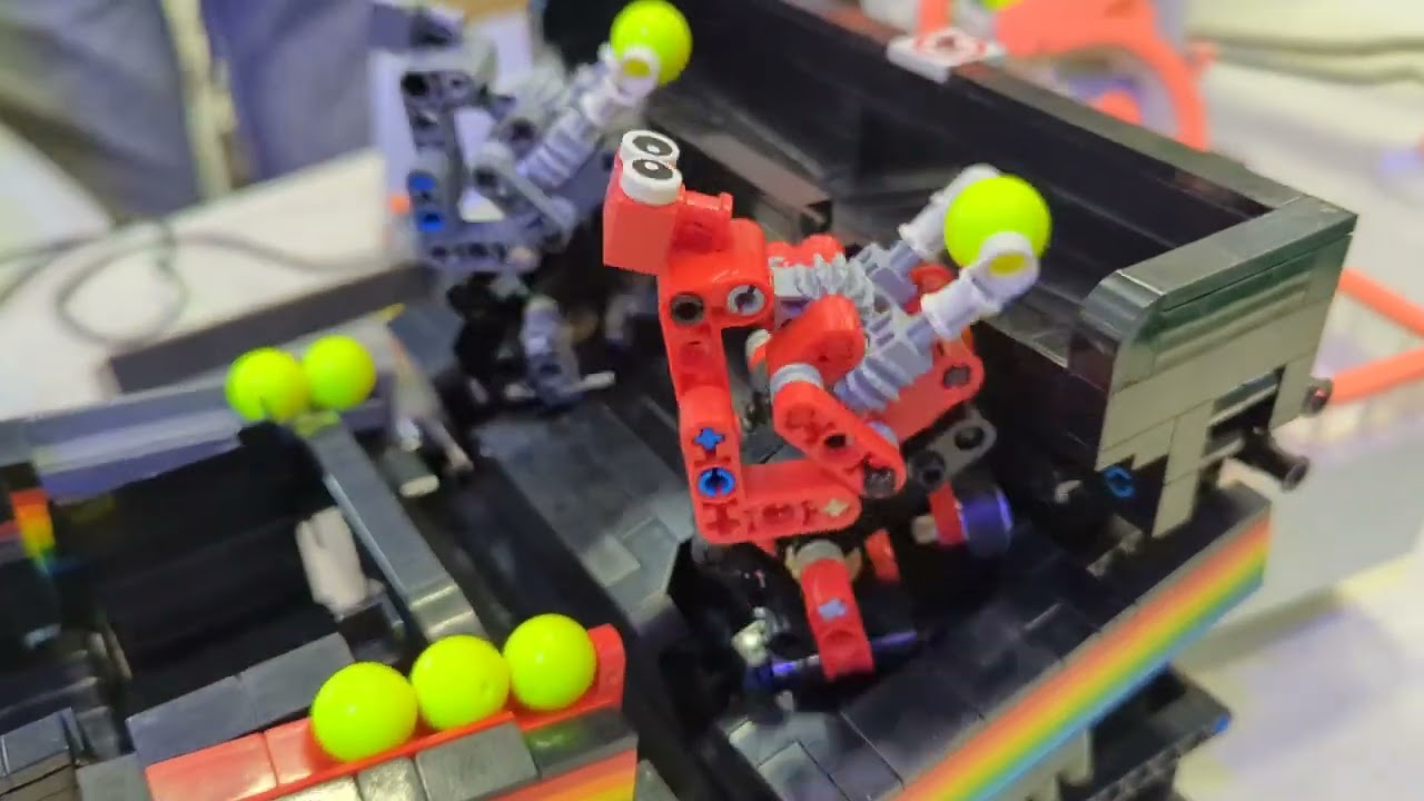 Riesige LEGO Kugelbahn