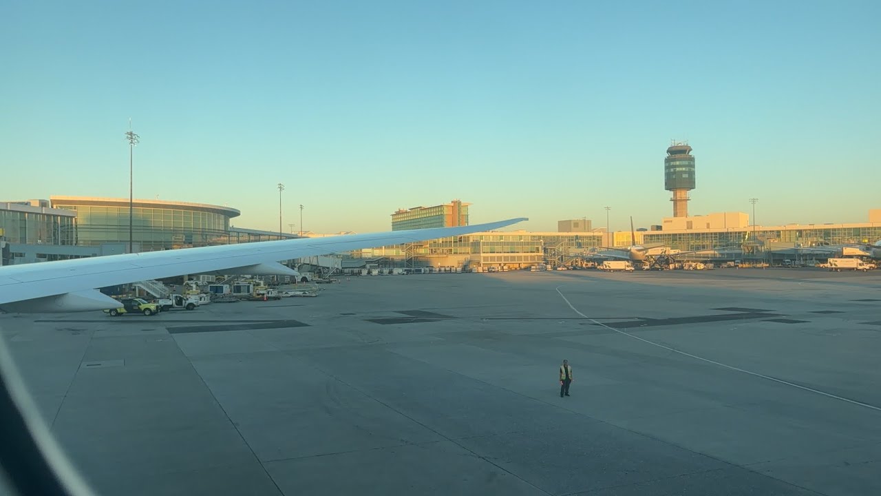 Air New Zealand NZ23 Boeing 787-9 Dreamliner Vancouver to Auckland economy class (stunning views)