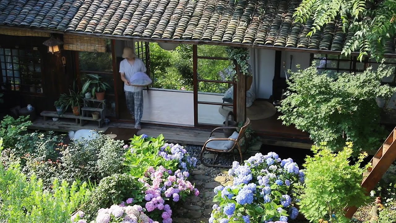 The softness of an unburdened mind, the brightness of a happy life - Slow living in the countryside