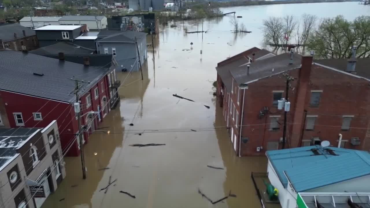 Ohio River floods Aurora, Indiana