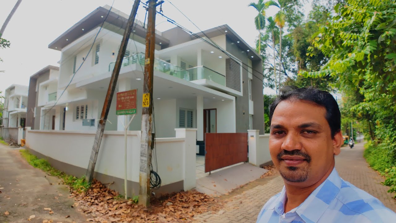 POSH VILLA FOR SALE IN TRIPOONITHURA IN ERNAKULAM