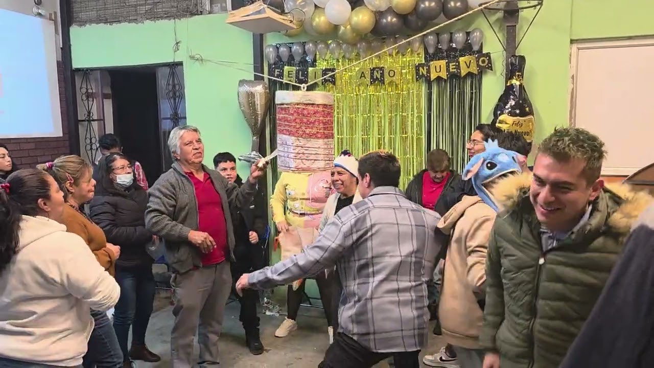 Un fin de año más, bienvenido 2026, con piñatita🙏🥰🎁🎄🎄🎄✨️👀