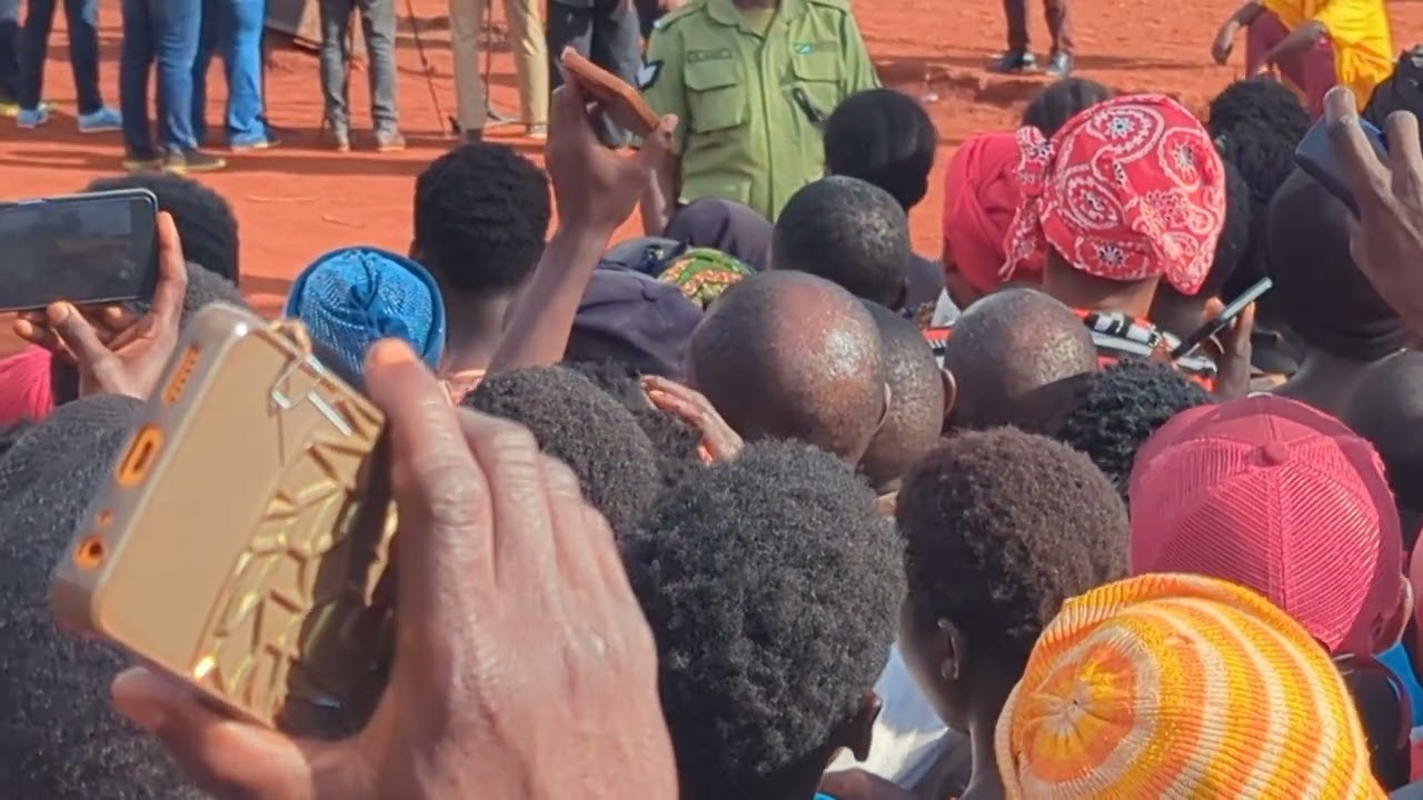 FULL VIDEO YA UJIO WA WAZIRI WA CONGO EVE BAZAIBA KAMBINI NYARUGUSU TZ.