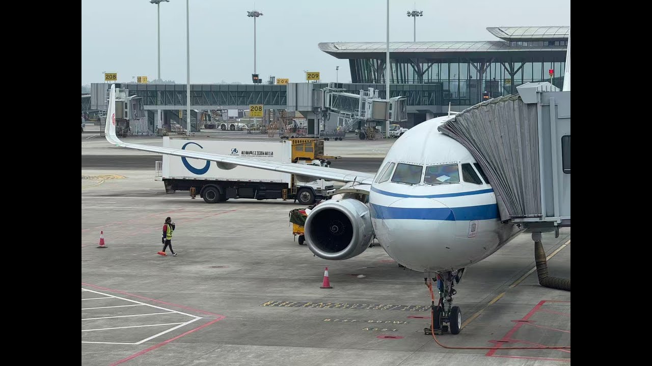 Jan-02-2026 Air China CA1939 (B-1878) A321-200 Guilin Liangjiang Airport Landing