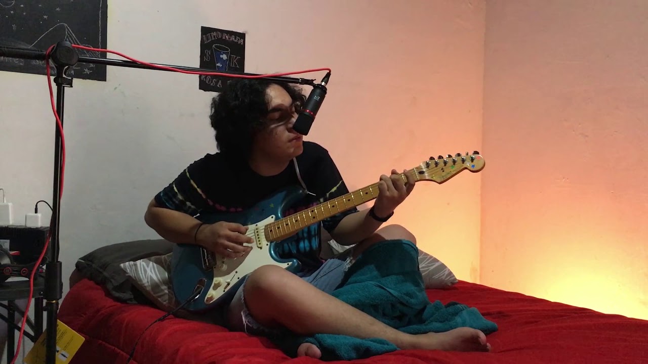 Eddie cantando una de los Kino
