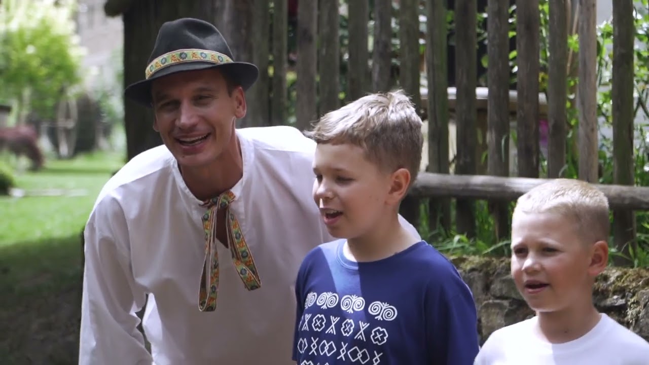 Fidlikanti deťom - Červenô jabĺčko, Gúľalo sa gúľalo