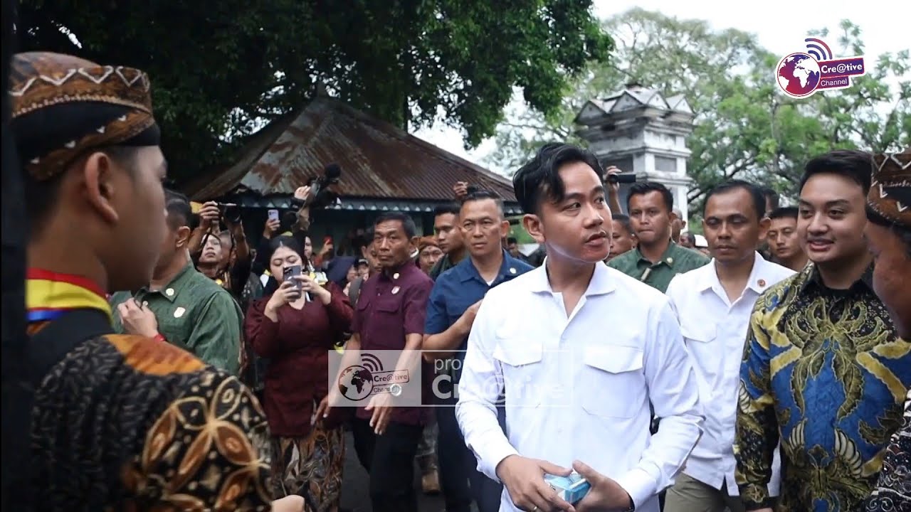 Gibran Tinjau Keraton Dan Penataan Alun Alun Solo
