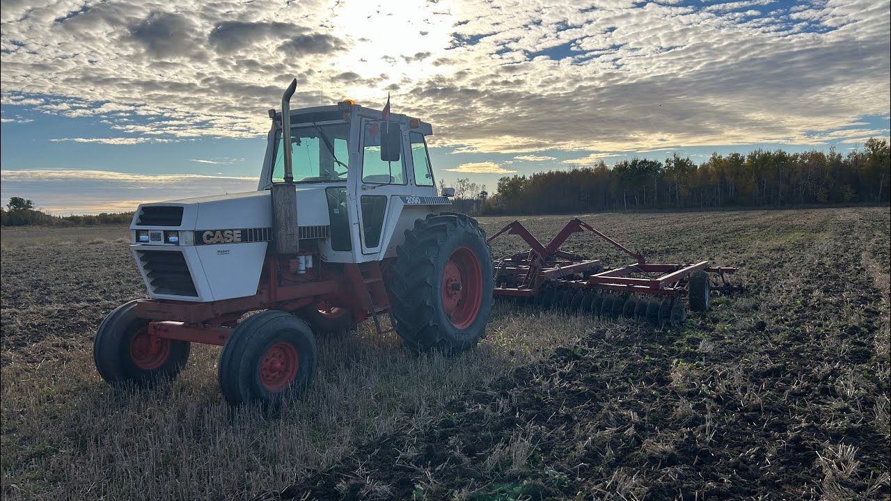 Disking canola & barley stubble, and prepping the 2188 for corn #harvest25!! 