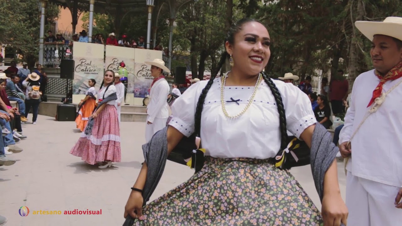 Grupo de Danza de la Caja Popular León Franco
