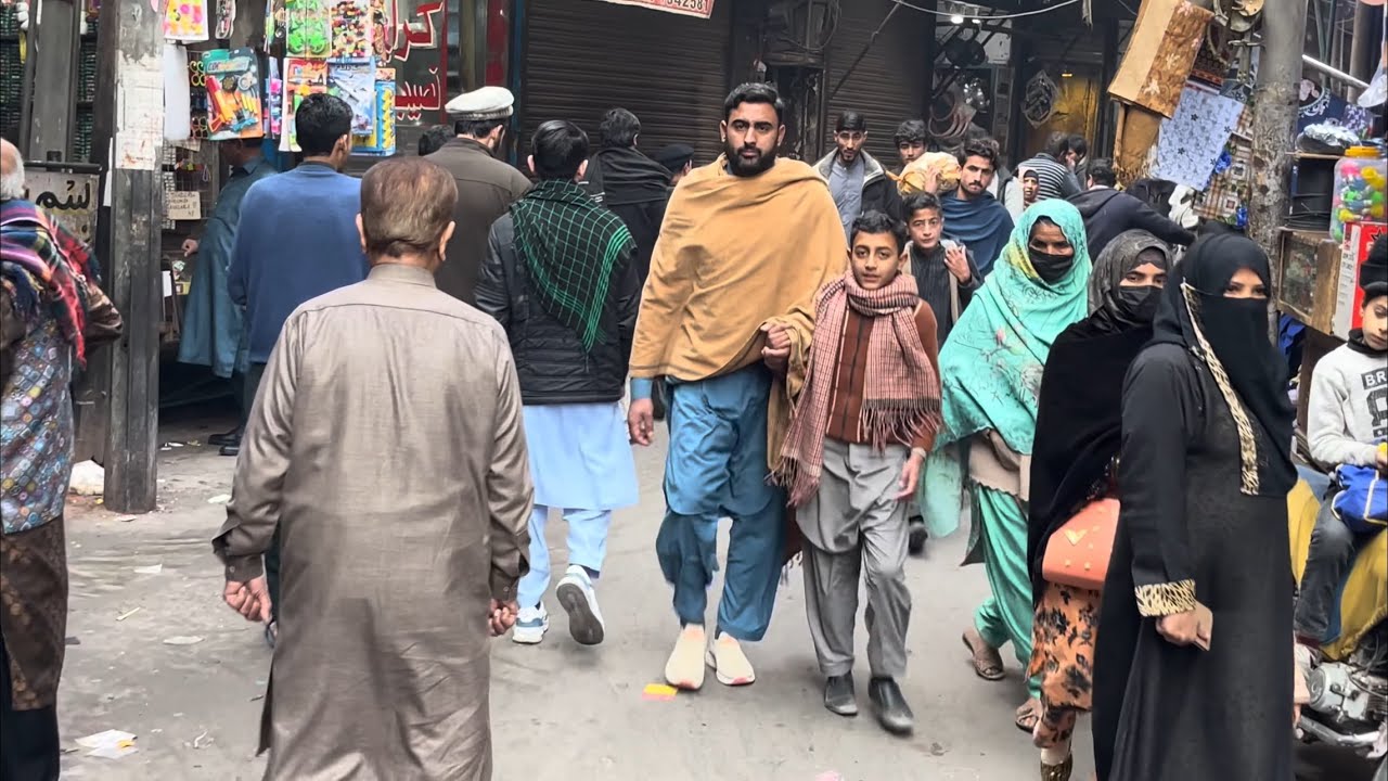 Inside Lahore’s Energetic Streets 🇵🇰 | Real Street Life Walk 4K
