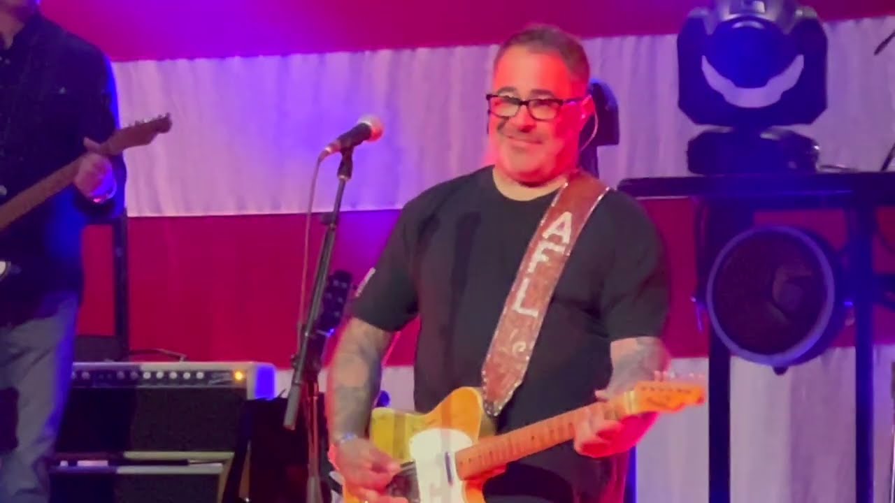 Aaron Lewis & The Stateliners 