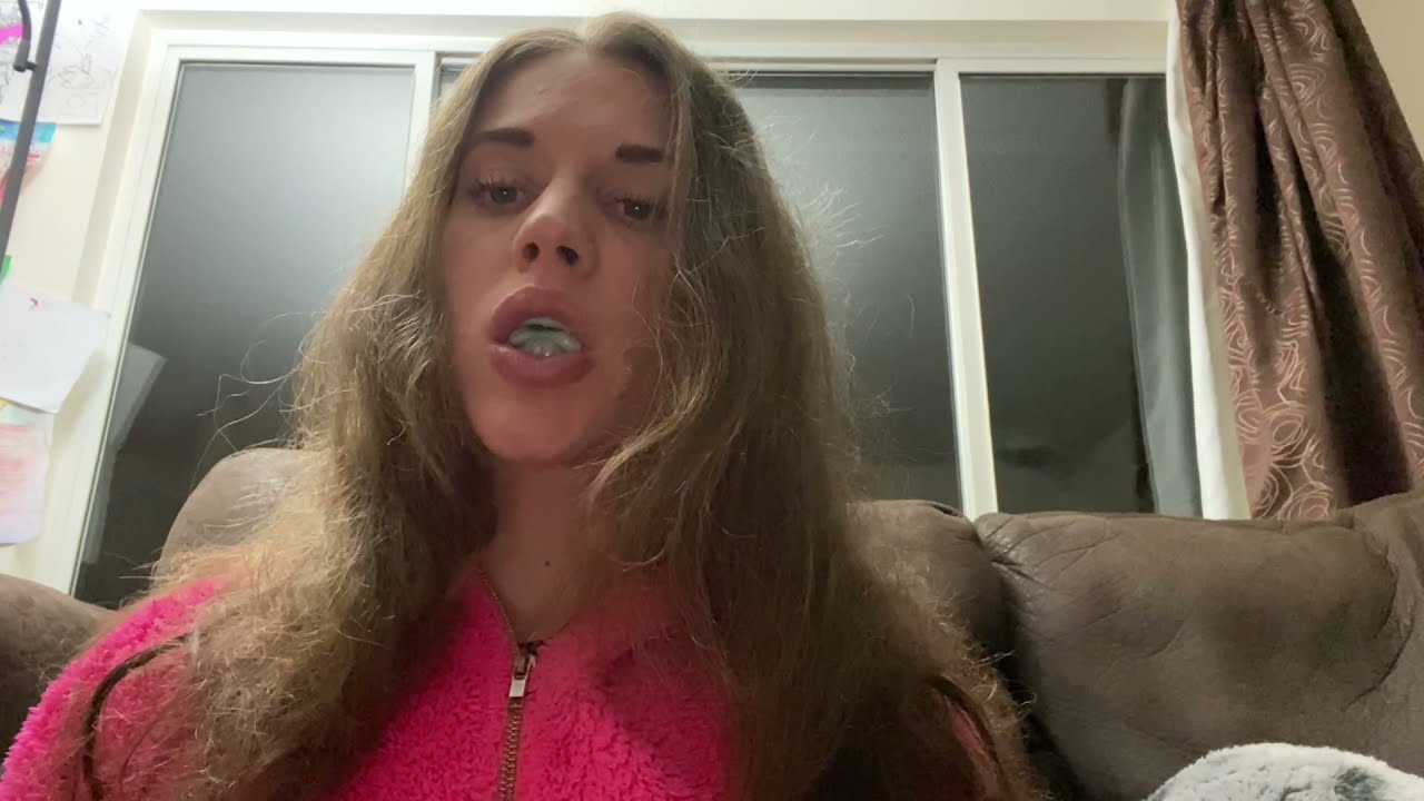 ASMR gum snapping sound