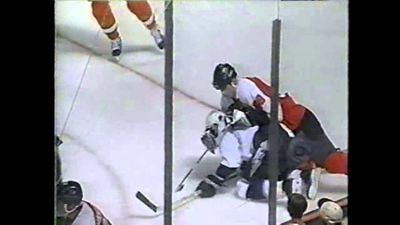 Eric Lindros vs. Igor Ulanov Fight 1996 Game 6
