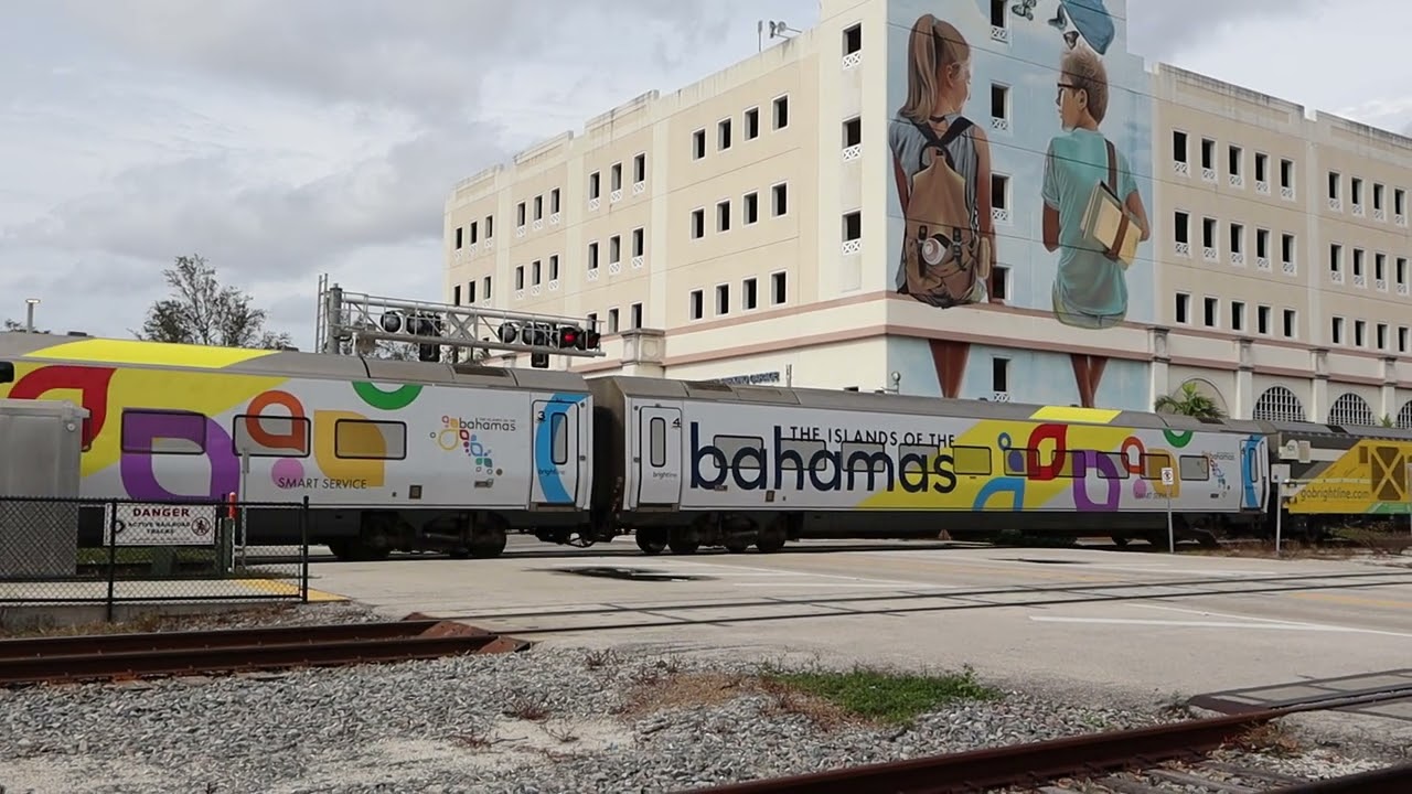 Brightline: Orlando bound SCB-40 101/119+Venture leaving West Palm Beach