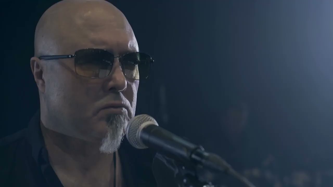 КОМУ ВНИЗ присвятили цю пісню Азову.