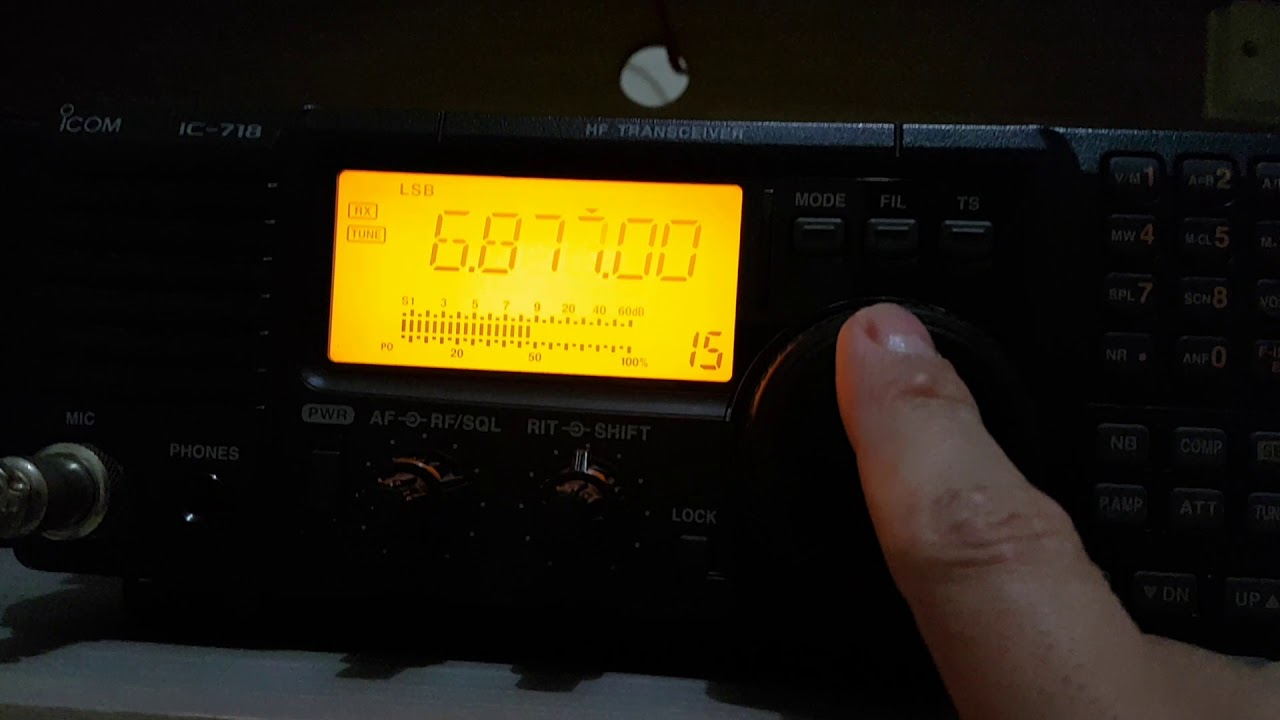 Radio Icom 718 Com acoplador  TEICO Atu3 menu oculto,PY2BOM.