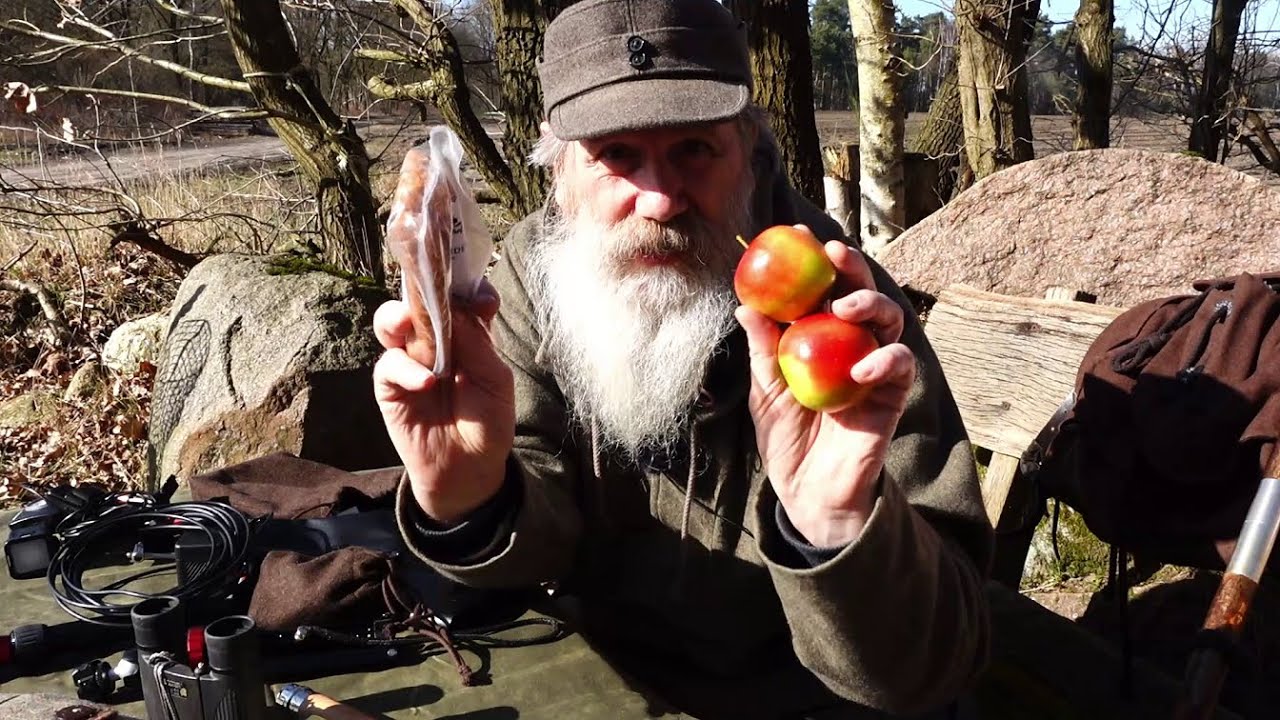 What's in my Daypack Rucksack for quick in/out Outdoor and creating YT videos