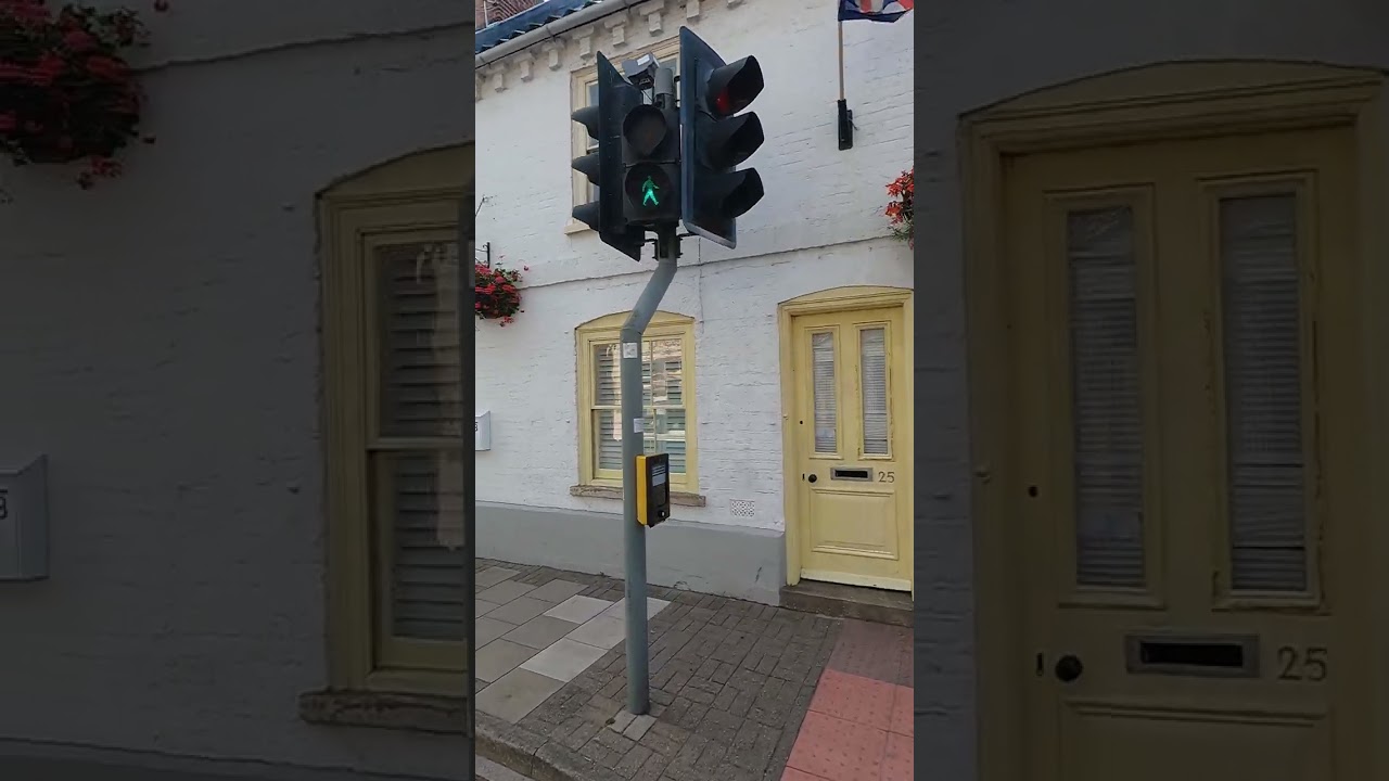 Saxmundham: High Street B1121, PEEK Elite Traffic Lights Pelican Crossing