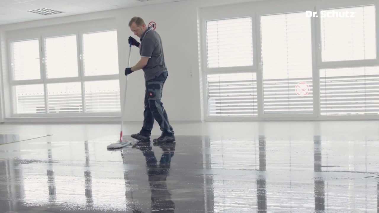 Strip-cleaning with Dr. Schutz - optimal preparation of resilient floors