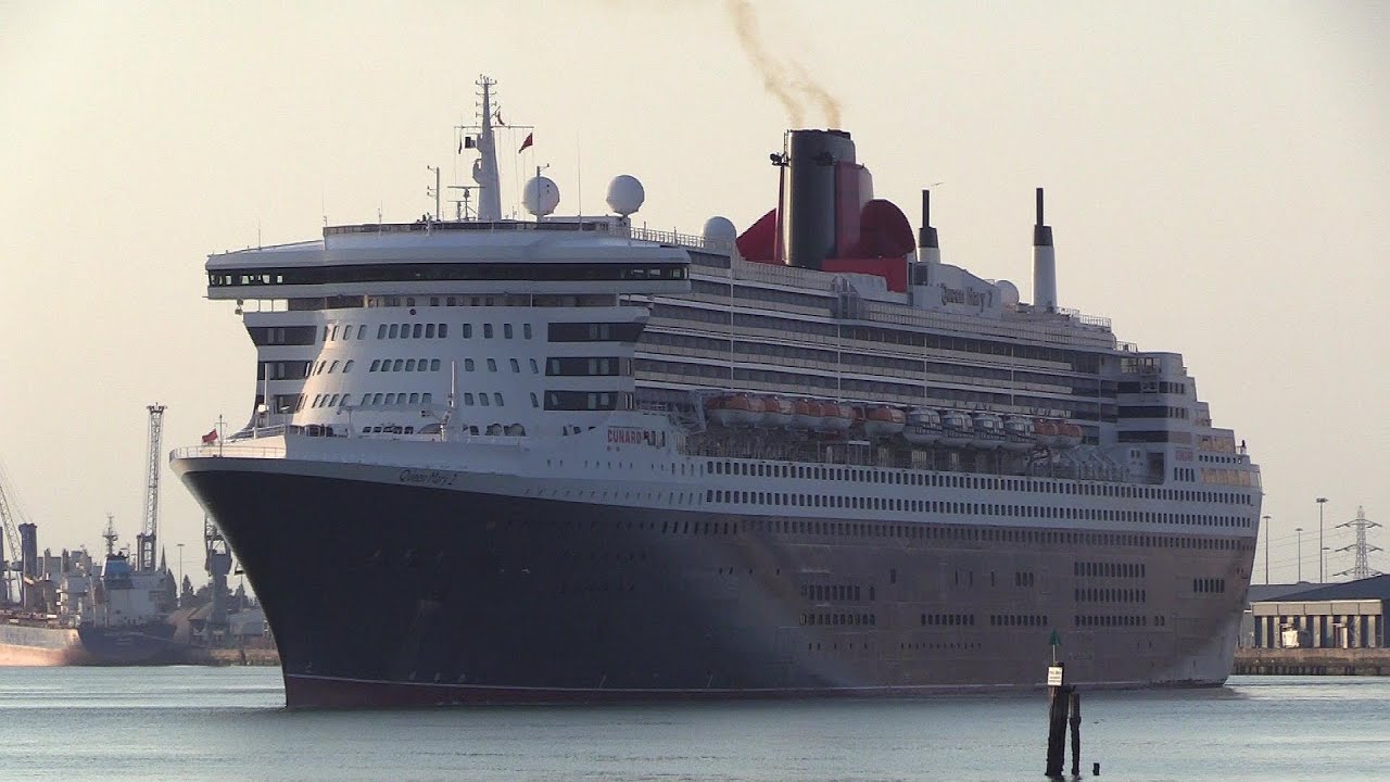 QUEEN MARY 2 SLIPS OUT OF SOUTHAMPTON FOR WEYMOUTH BAY THEN ONTO TEIGNMOUTH 16/09/20
