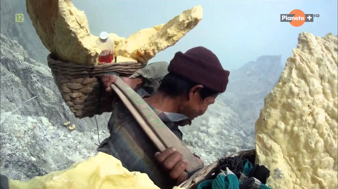Błękitne ognie wulkanu Kawah Ijen Lektor