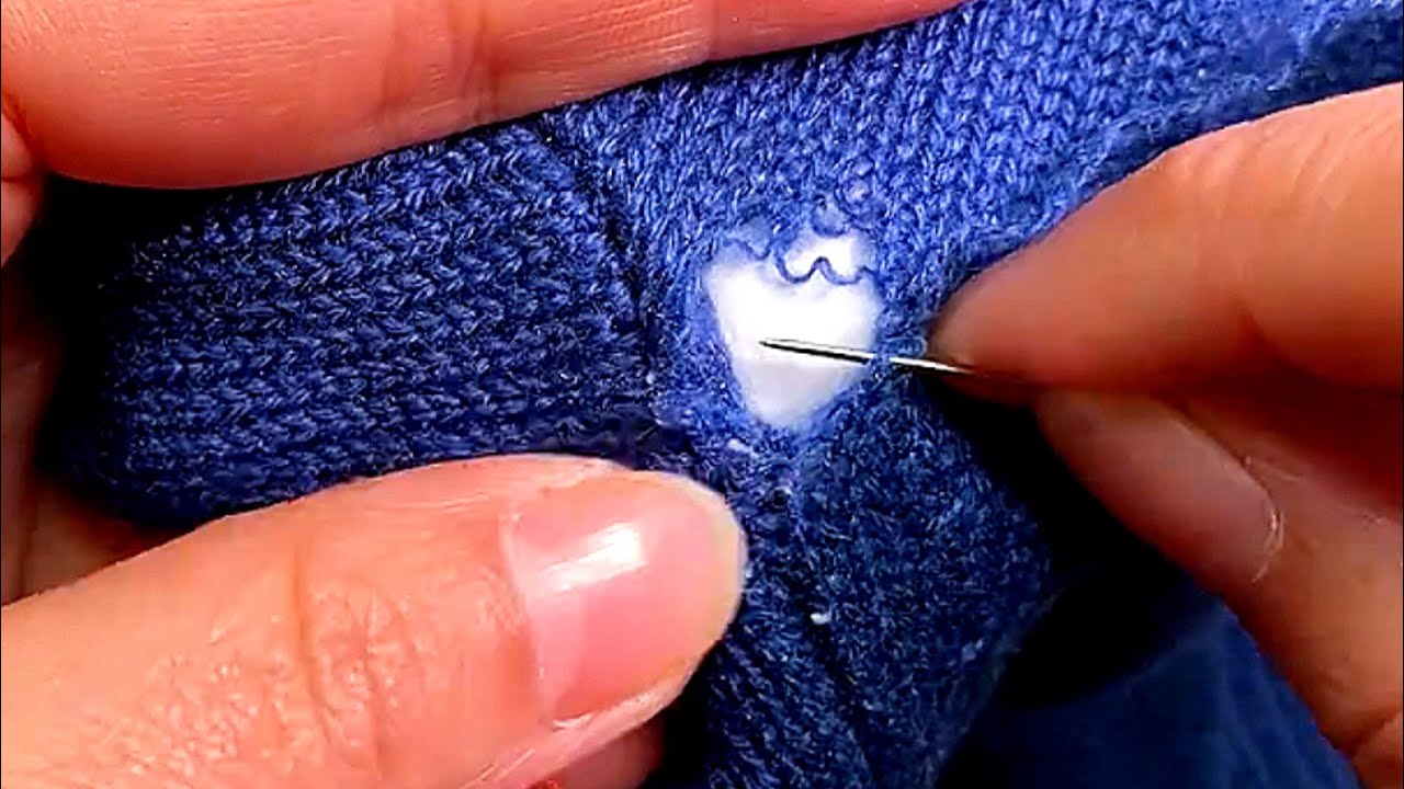 How to perfectly repair a hole in a knitted sweater 