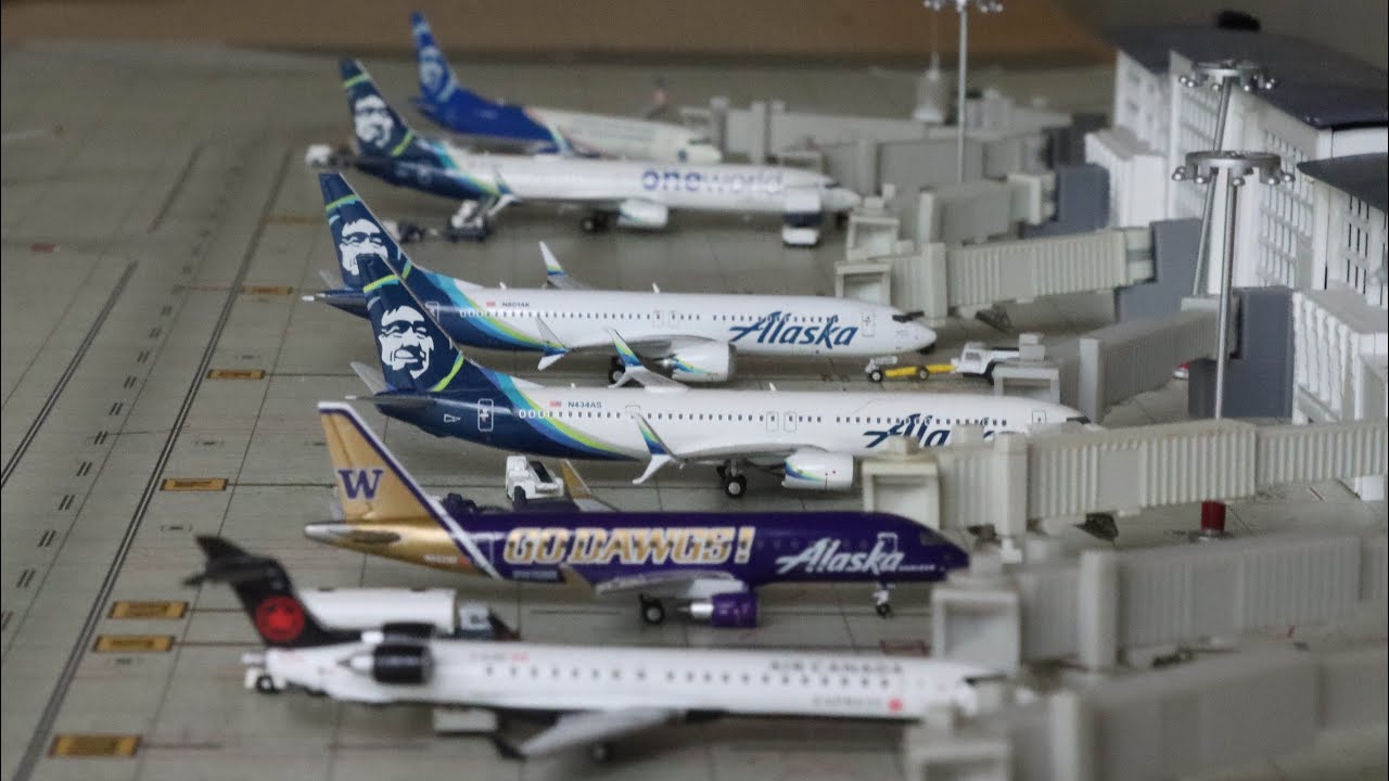 Busy Day!! | 1:400 Fictional Model Airport | Pinecrest International #2