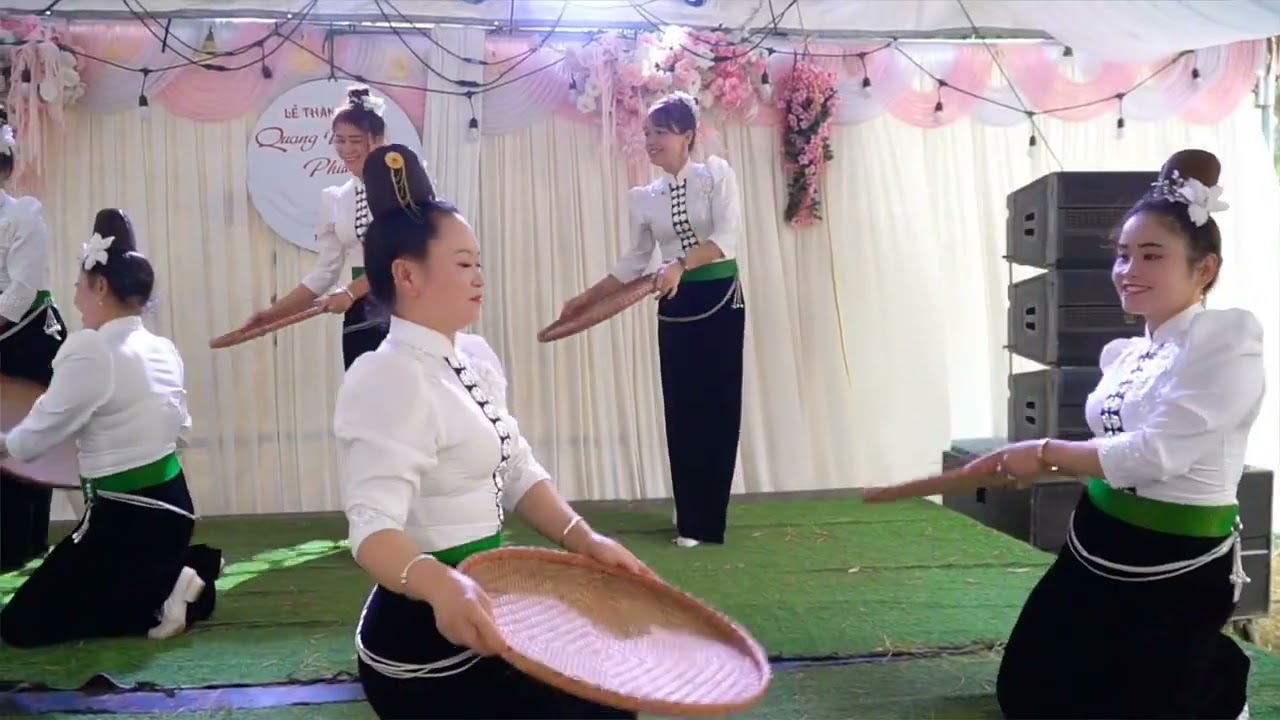 MÚA! MỪNG LỄ THÀNH HÔN CÔ DÂU CHÚ RỂ: QUANG VINH VÀ PHƯƠNG THẢO- BẢN TRUNG TÂM- PHƯỜNG CHIỀNG AN.