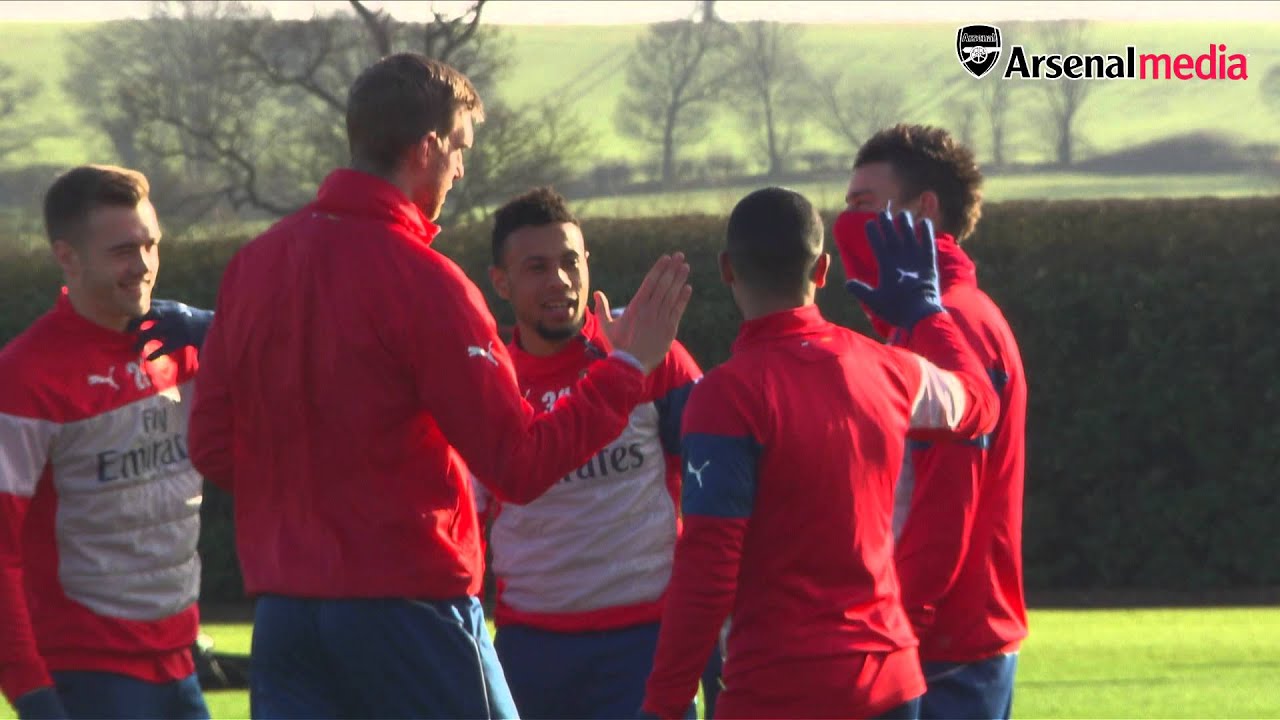Per Mertersacker teaches Laurent Koscielny how to 'high five'