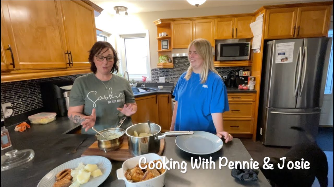 Cooking Stegt fl&aelig;sk med persillesovs with Pennie & Josie