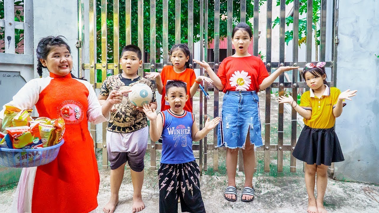 Chuns Family | Chuns And Friend Play The Street Vendor Girl Game Eat A Birthday Cake