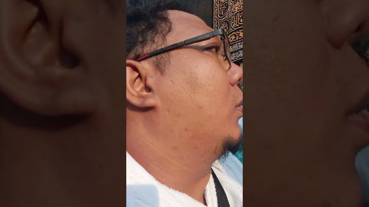 Alhamdulillah bisa pegang Ka'bah