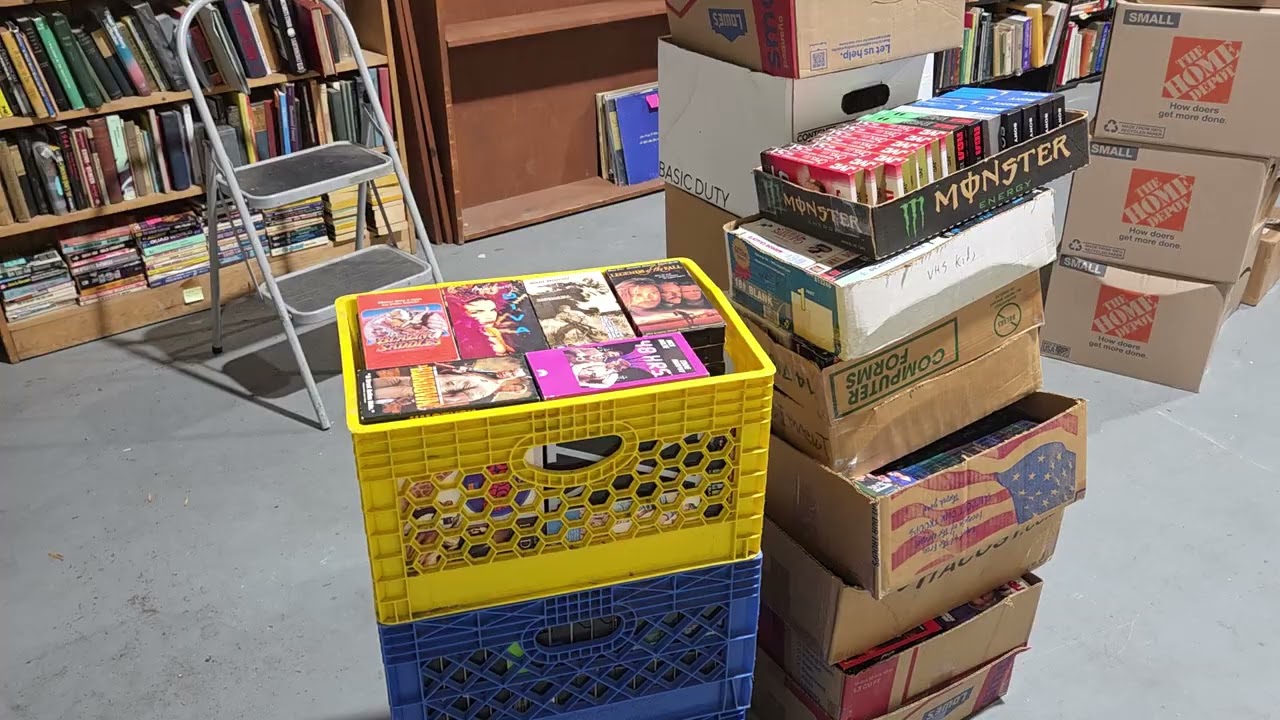 В мире стриминга некоторые VHS-кассеты по-прежнему пользуются спросом.