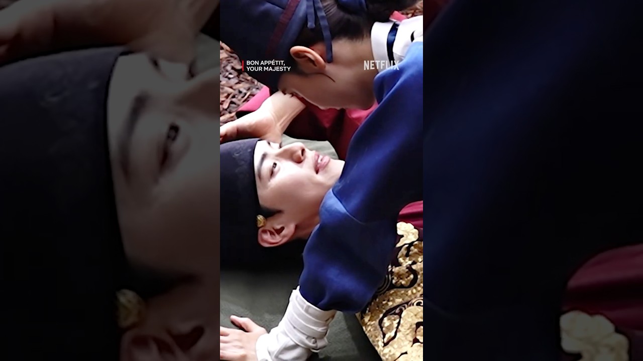 BTS the chef pins the king to the ground #BonAppetitYourMajesty #Netflix