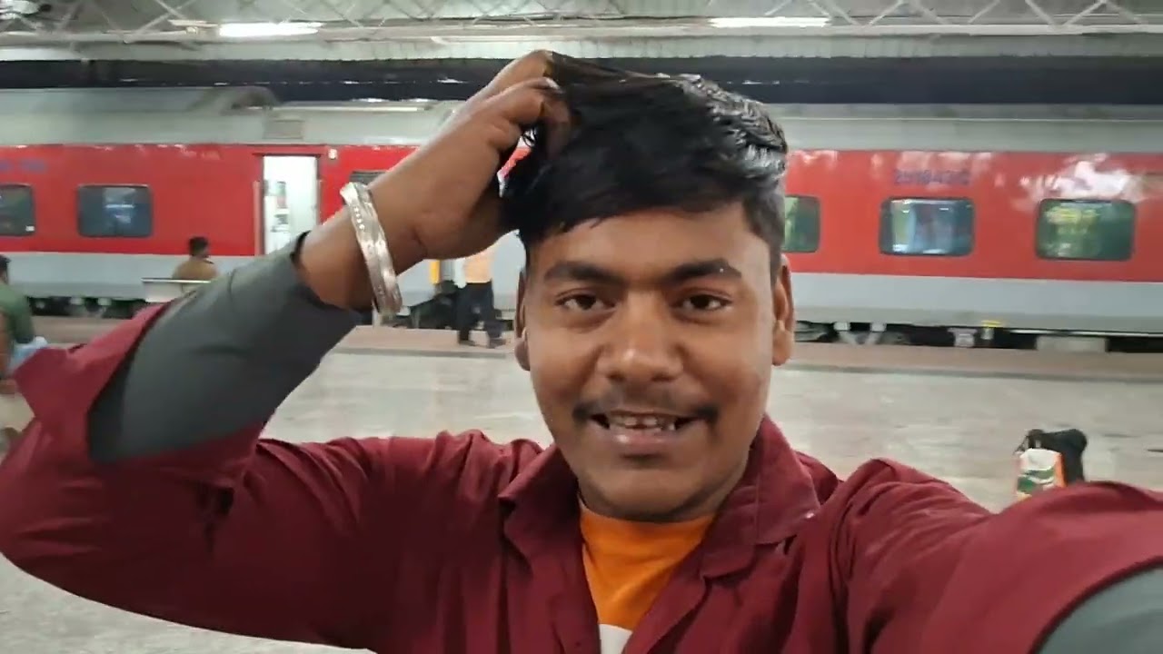 #New travelling blogs Suhana Safar #minivlog #vlog बनारस ओवर ब्रिज पर दो कर खड़े थे फोन चलने वाले 😱😱