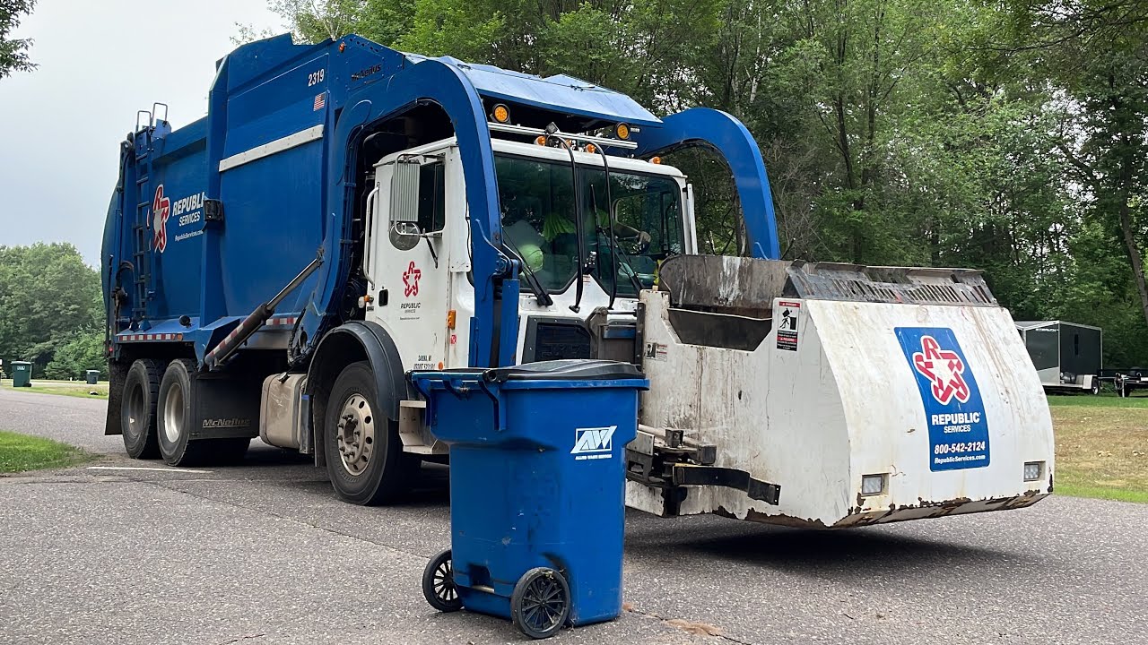 Republic Services Mack MRU McNeilus Contender Garbage Truck with a Curotto Can