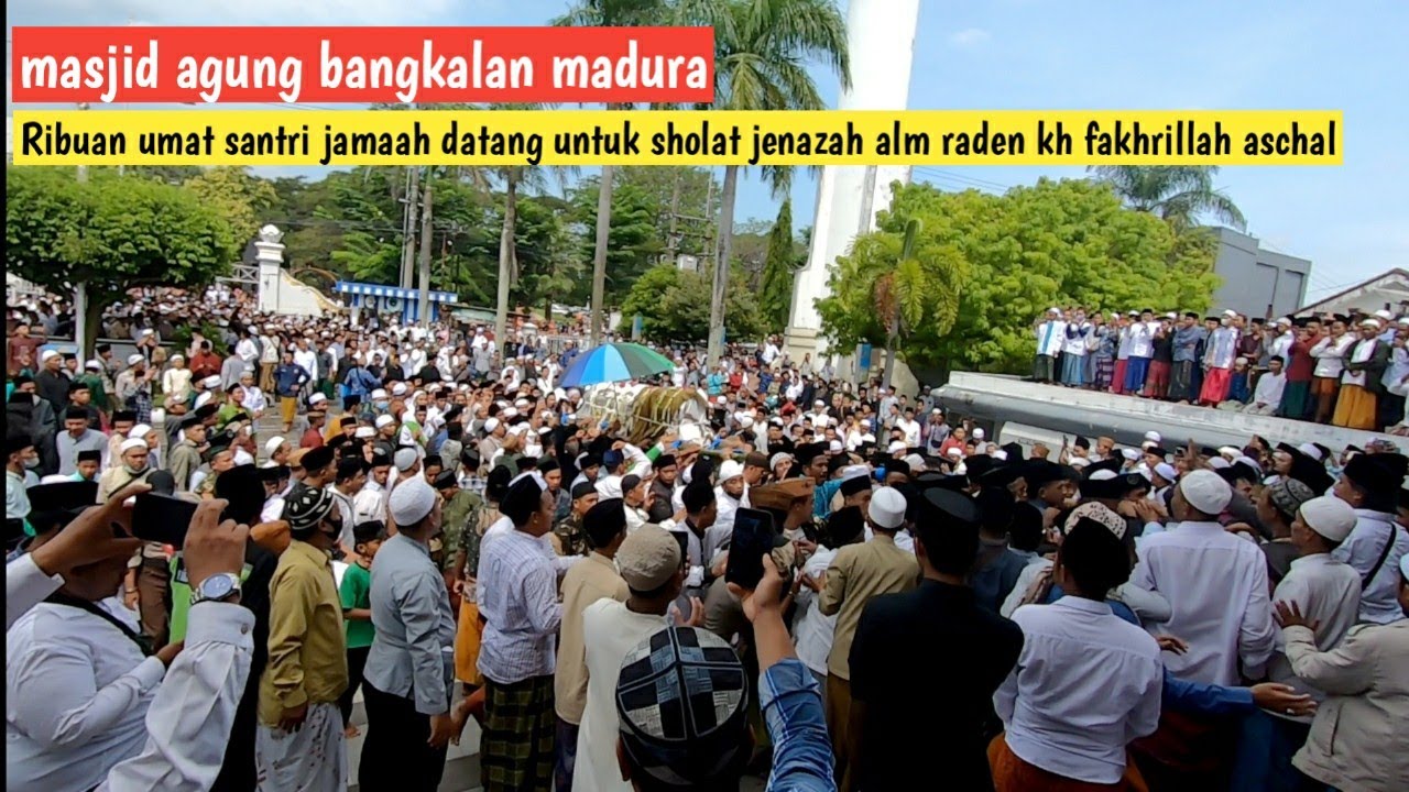 madura berduka merinding,lautan manusia hadir untuk sholat jenazah alm raden kh fakhrillah aschal