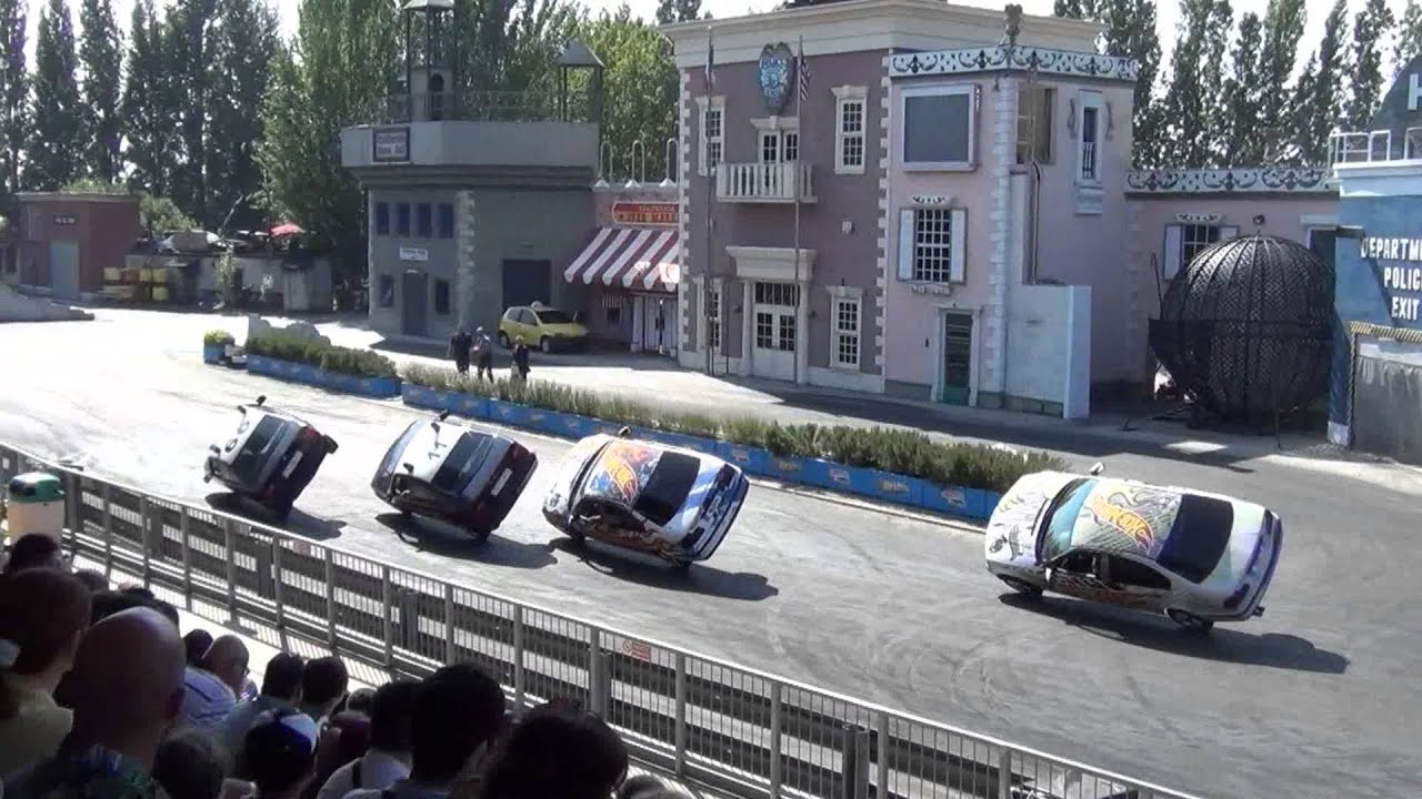 Car stunt show, Italy 2013 2/3  - Классные трюки на мотоциклах.