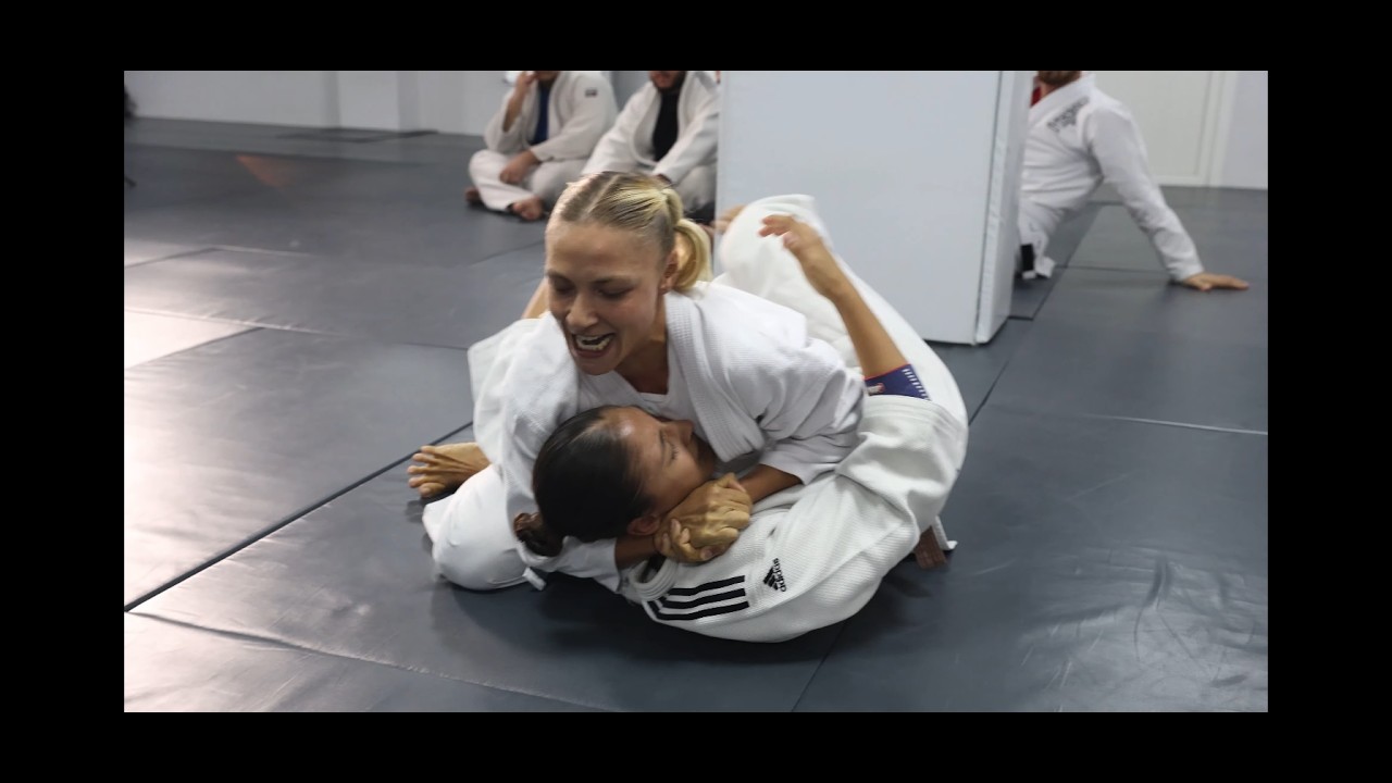 White Belt BJJ vs Brown Belt Judo Grappling Match | Women's Intense Match ! | DuelMat BJJ Tournament