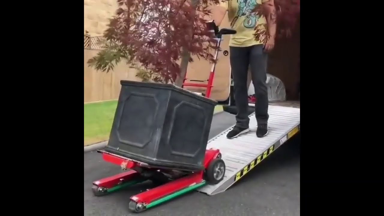 Domino Automatic unloading from the van!