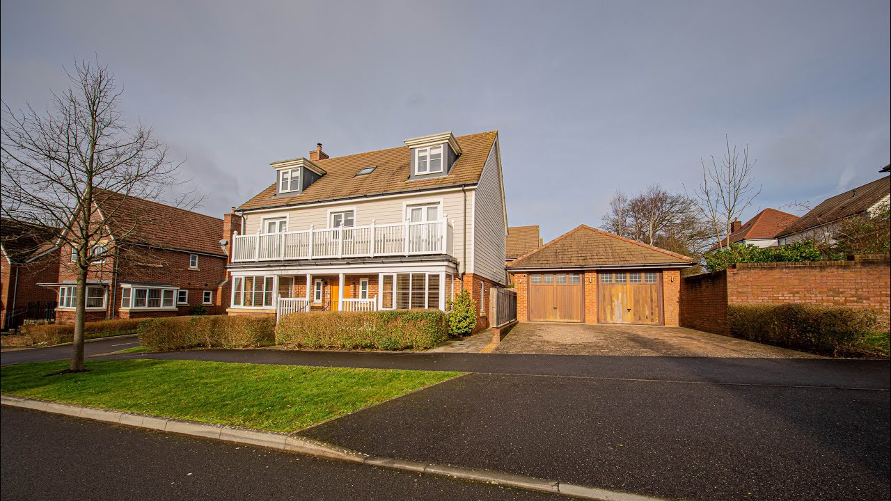 8 Rocky Drive, Haywards Heath