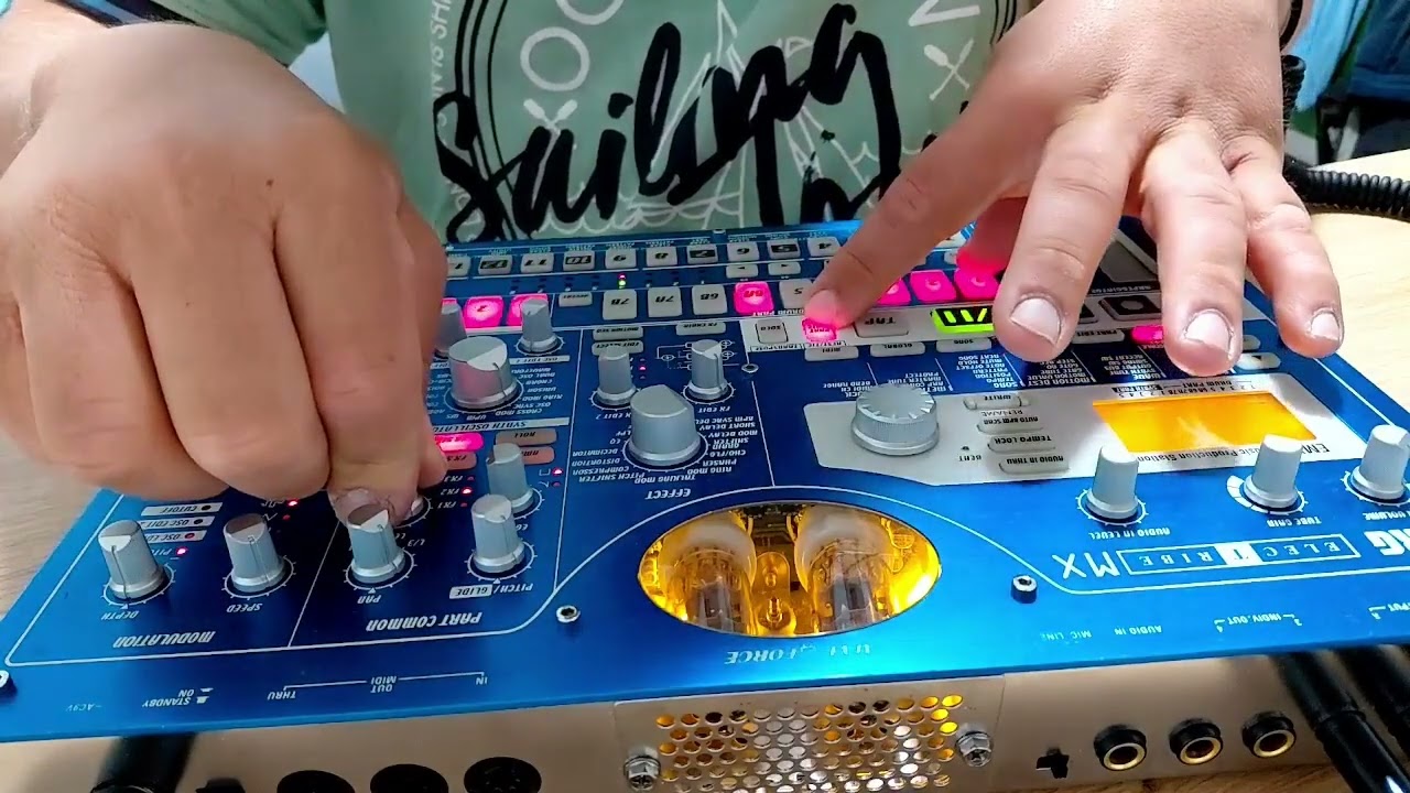 Playing an short Liveset with the Korg EMX-1