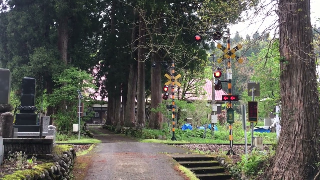 JR飯山線の踏切（下条ー越後岩沢）新潟県