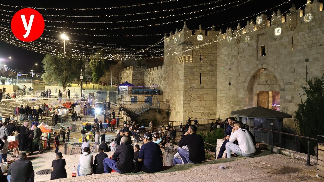 המוסלמים שמגיעים לשער שכם לחגיגות הרמאדן