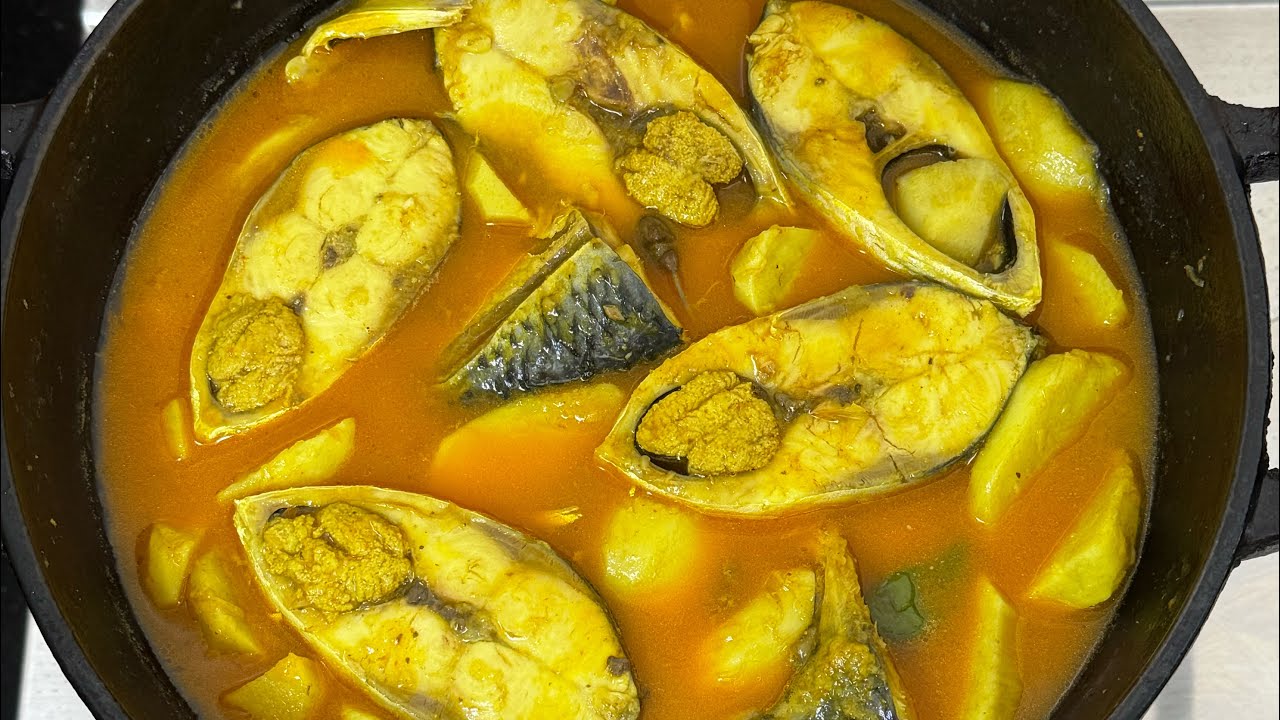 কোচুর মুখী দিয়ে ইলিশ মাছের ঝোল!! Kochur mukhi diye ilish er jhol🤤 