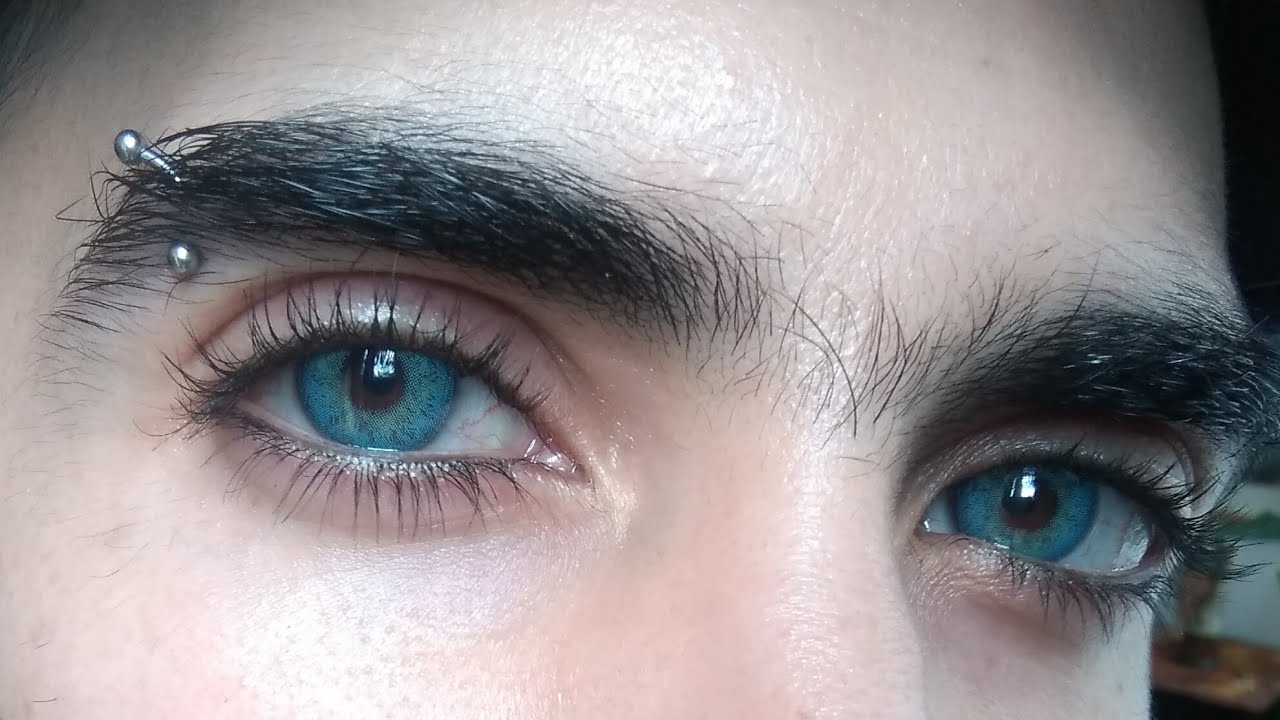 Freshlady® Russian Blue Colored Contact Lenses con luz natural y artificial