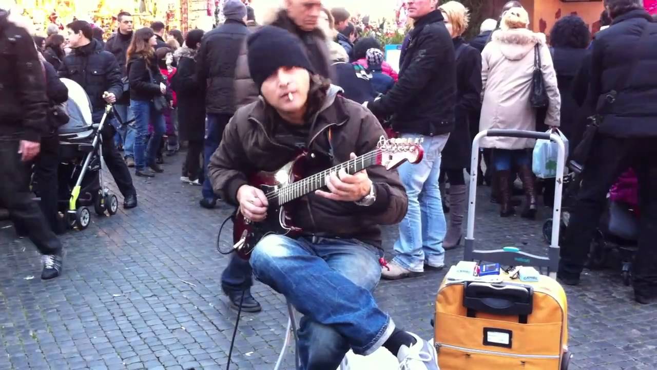 Marcello Calabrese (street guitarrist) playing Wonderful Tonight at Piazza Navona in Italy