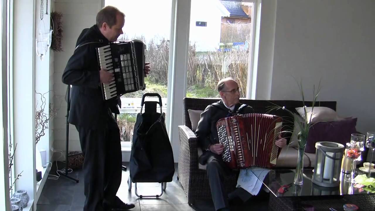 Johan Finne (84), og s&oslash;nn - trekkspill 0  polka